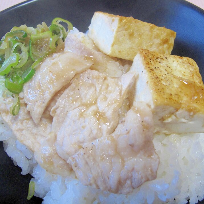 簡単✨豚と豆腐の生姜味噌焼き丼✨